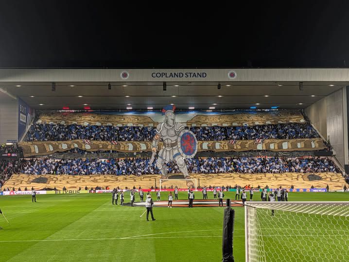 Rangers-Roma (Liga Europa, 6 de novembro de 2025)
Evidencia um guerreiro espartano, símbolo de força, coragem e batalha, representando o espírito combativo da equipa escocesa num jogo europeu.
FOTO: FACEBOOK