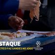 A ganhar por 4-1, adepto do Atlético aproveita a bancada para fazer... uma sandes