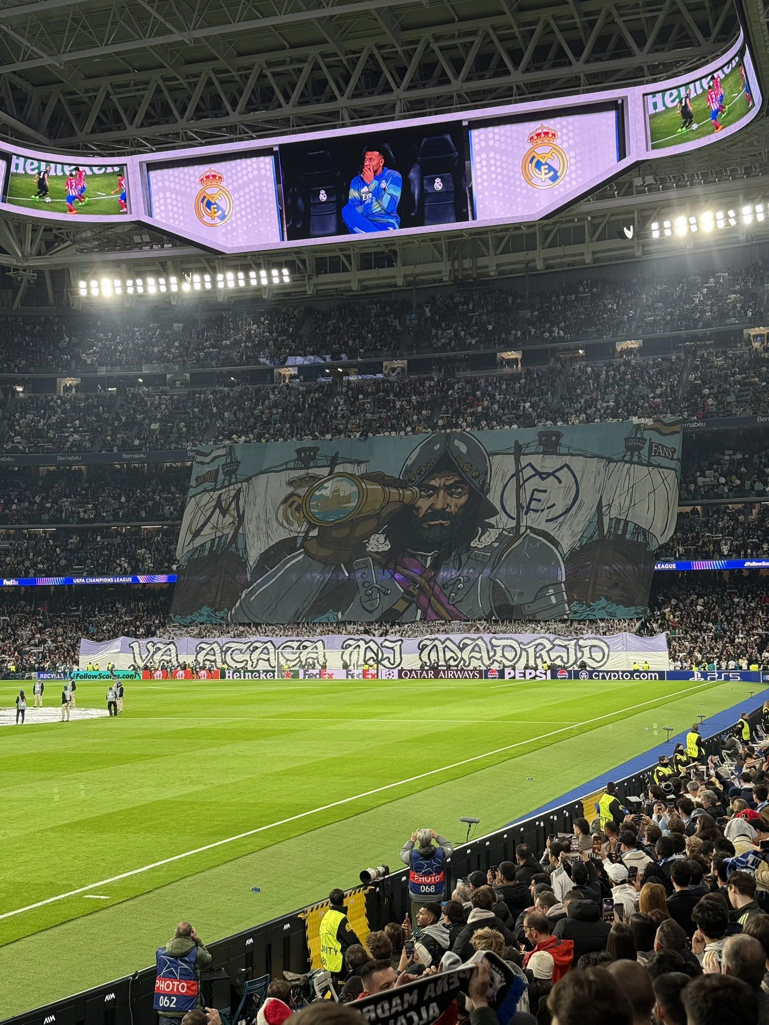 Real Madrid-Manchester City (Liga dos Campeões, 10 de dezembro de 2025)
Representa a figura de um rei medieval, simbolizando a identidade do clube como `rei da Europa´
FOTO: X
