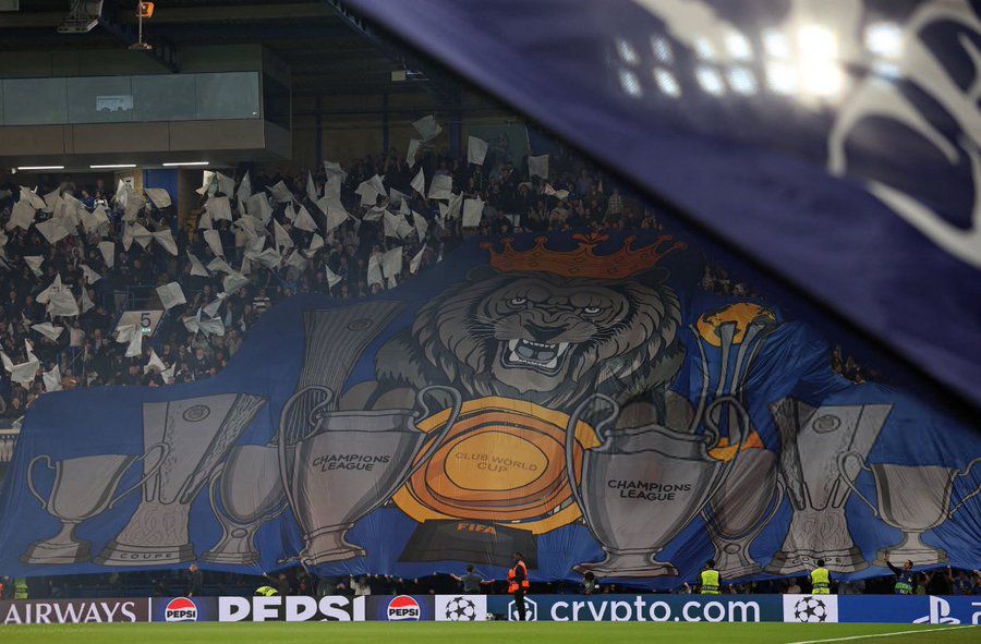 Chelsea-Benfica (Liga dos Campeões, 30 de setembro de 2025)
Apresenta um leão, símbolo do clube, rodeado por troféus da Liga dos Campeôes, destacando a ambição e a história europeia da equipa antes do jogo.
FOTO: X