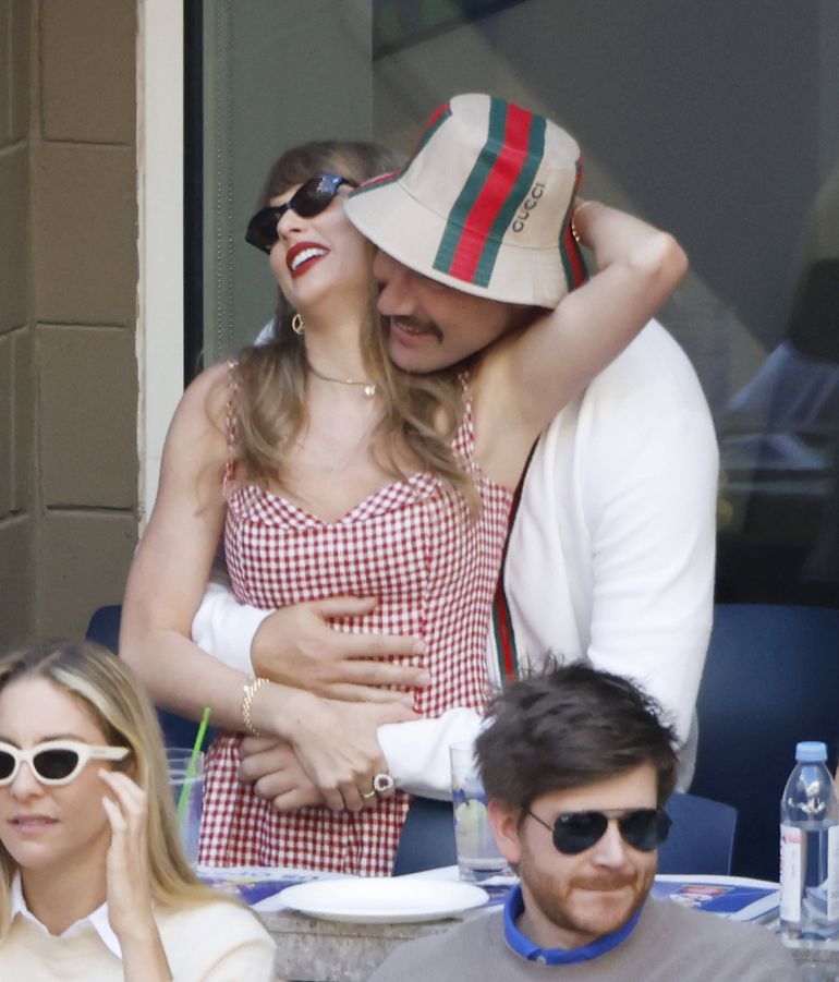 Travis Kelce e Taylor Swift  - Foto: Imago