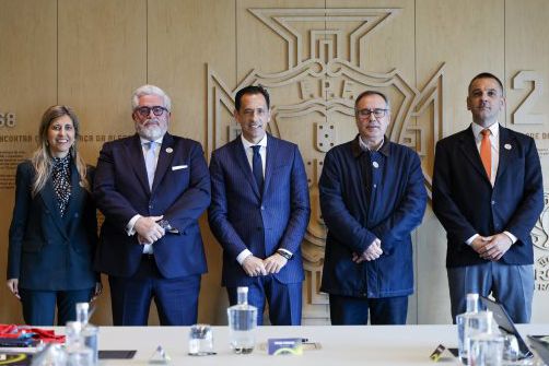 Pedro Proença, presidente da FPF, com o novo Comité de Ética, liderado por Emanuel Medeiros (foto: FPF)