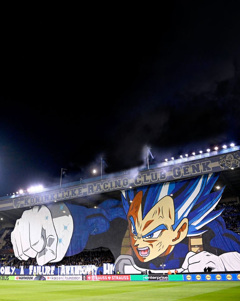 Racing Genk-Ferencvaros (Liga Europa, 2 de outubro de 2025)
Apresenta o personagem Vegeta, da série Dragon Ball, a desferir um golpe, simbolizando força e espírito de combate da equipa antes do jogo europeu.
FOTO: X