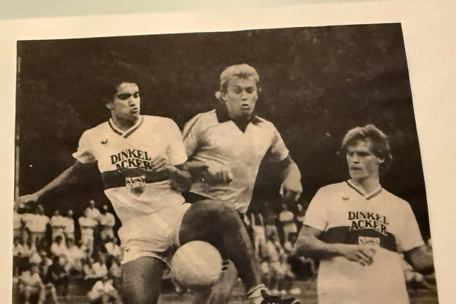 Victor Lopes em ação pelo Estugarda, clube que representou na década de 1980 - foto: D.R.