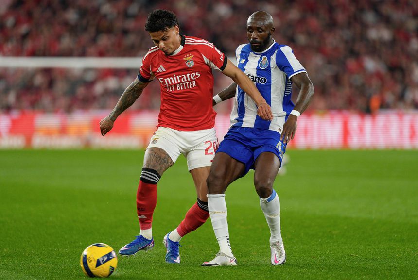 Richar Ríos e Seko Fofana na segunda parte do clássico entre Benfica e FC Porto no Estádio da Luz — Bruno de Carvalho/Kapta+