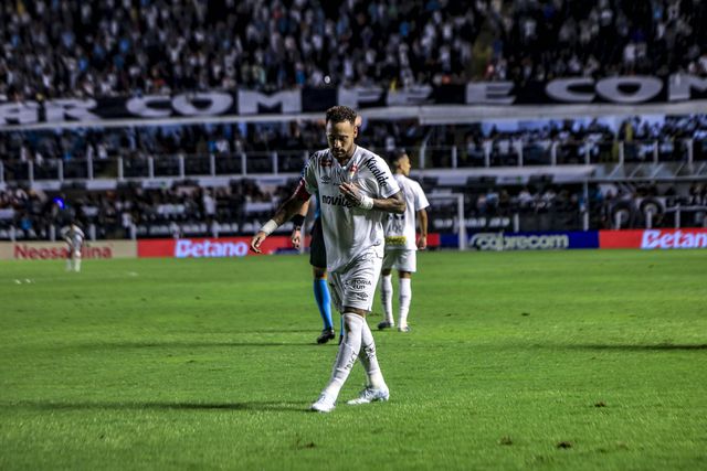 Central do FC Porto sem dúvidas: «Neymar? Tem de ir e têm de correr por ele»