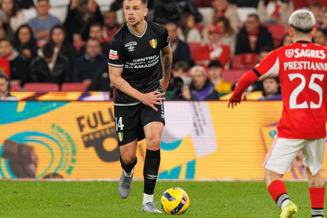 Camisola 14 dos tricolores aumenta as opções de João Nuno para o eixo da retaguarda