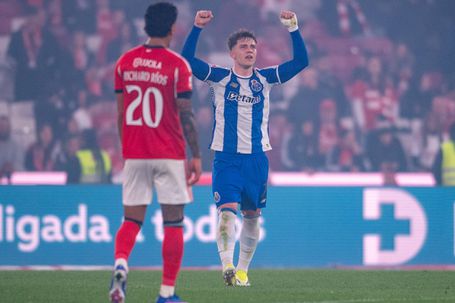 Para o FC Porto, o empate na Luz soube a derrota mas foi um mal menor. Quatro e sete pontos de vantagem e menos uma final para jogar — Foto: IMAGO
