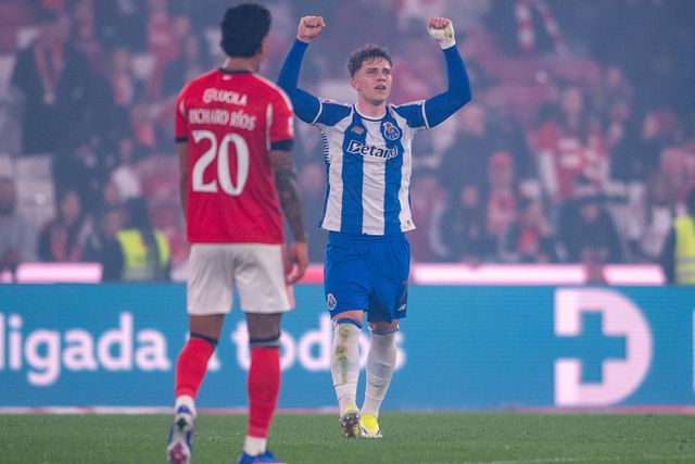 Para o FC Porto, o empate na Luz soube a derrota mas foi um mal menor. Quatro e sete pontos de vantagem e menos uma final para jogar — Foto: IMAGO