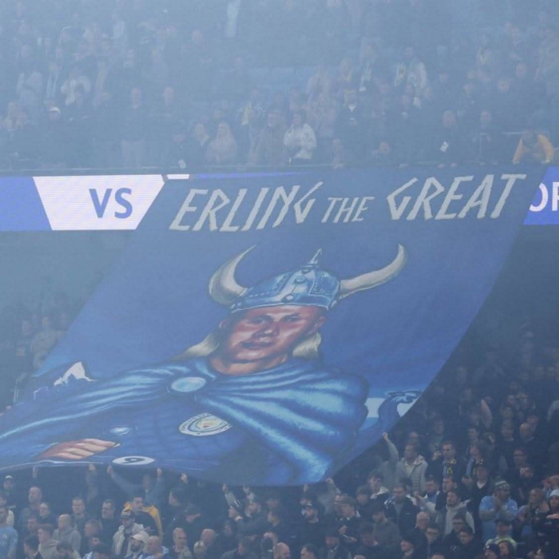 Manchester City-Borussia Dortmund (Liga dos Campeões, 5 de novembro de 2025)
Celebração do enorme impacto de Haaland no clube desde que chegou ao City, tornou-se rapidamente uma das maiores figuras da equipa
FOTO: X