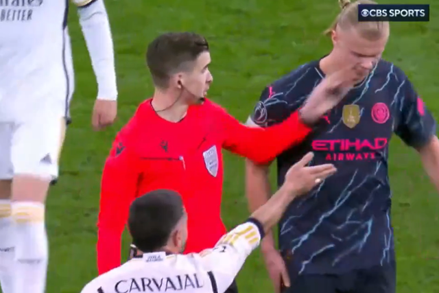 Vídeo: Haaland saiu em branco... e com um 'estalo' na cara