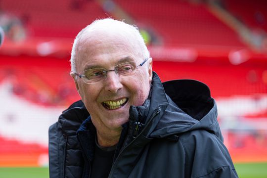 Sven-Goran Eriksson chegou a Lisboa e foi recebido por Toni