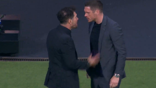 VÍDEO: Simeone e diretor desportivo do Dortmund fizeram faísca