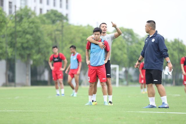 «Senti desconfiança dos diretores»: as aventuras de um treinador português no Vietname