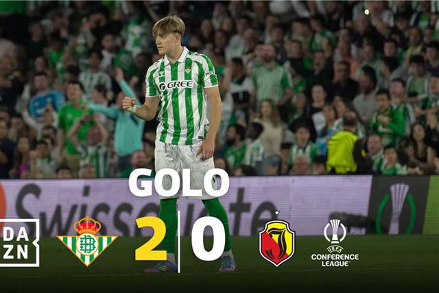 'Miúdo' agradeceu tanta cerimónia e consumou segundo golo do Betis (vídeo)
