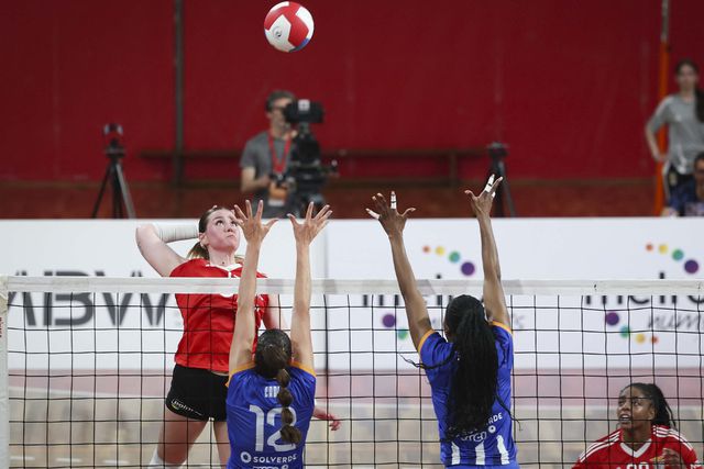 Isidora Ubavic em ação frente ao FC Porto