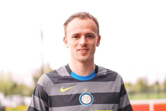 Seleção Nacional e FC Porto representados: camisolas retro por uma boa causa