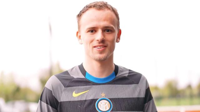 Seleção Nacional e FC Porto representados: camisolas retro por uma boa causa