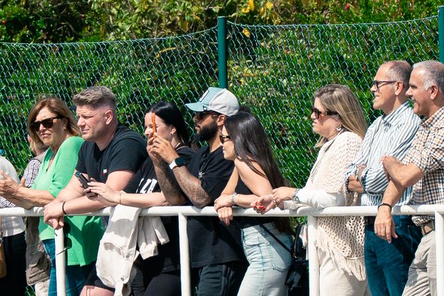 Marcelo junto dos restantes pais dos miúdos do Real Madrid - Foto: Teófilo Afonso