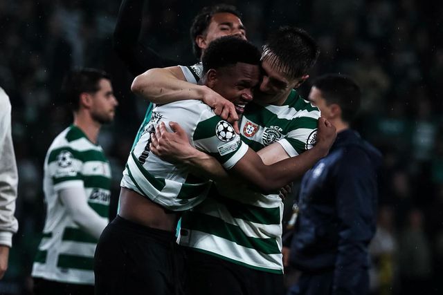 Sporting com fato de champions na Reboleira - Foto: SPORTING CP