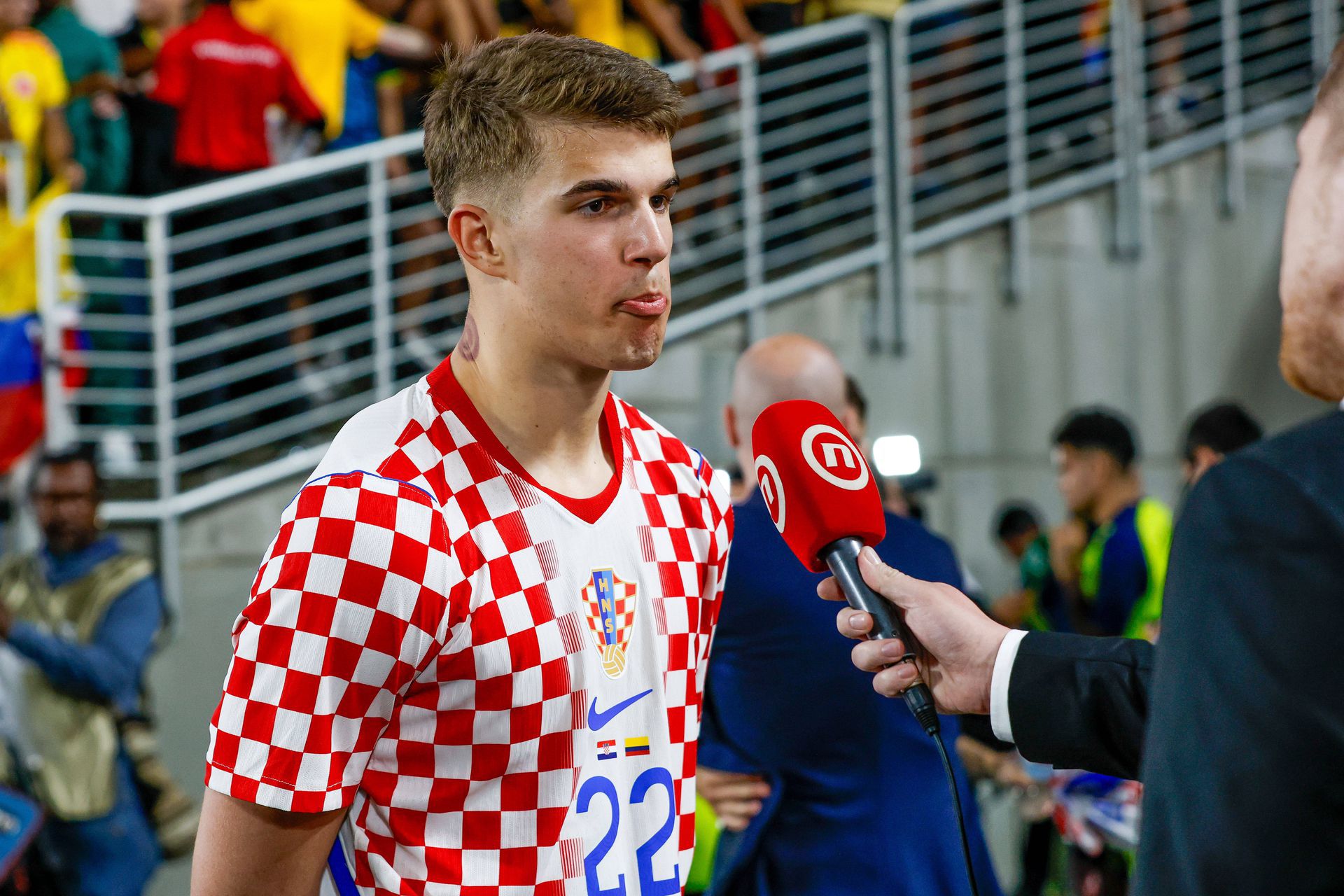 Luka Vuskovic (Croácia), central de 19 anos do Hamburgo, emprestado pelo Tottenham - Foto: IMAGO