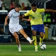Fally Mayulu joga com o número 9 nas costas - Foto: FC Arouca
