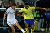 Fally Mayulu joga com o número 9 nas costas - Foto: FC Arouca