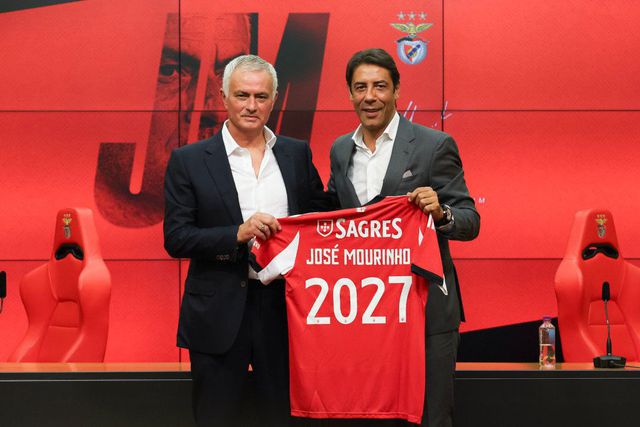 Manter Mourinho não é apenas uma decisão desportiva. É uma declaração estratégica. Significa aceitar que o erro não está apenas no banco — Foto: SL BENFICA
