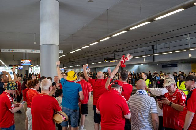 Adeptos do Nottingham no Porto - foto: Imago