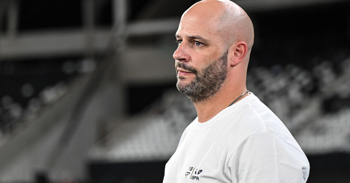 Ao fim de dois jogos, adeptos do Botafogo chamam «burro» a Franclim Carvalho