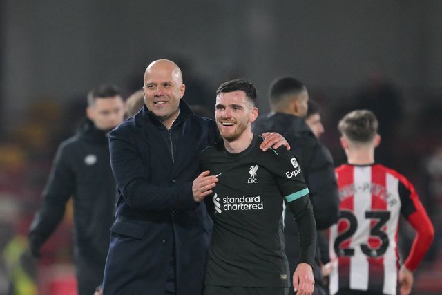 Arne Slot e Andy Robertson