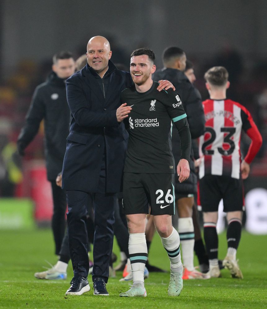 Arne Slot e Andy Robertson