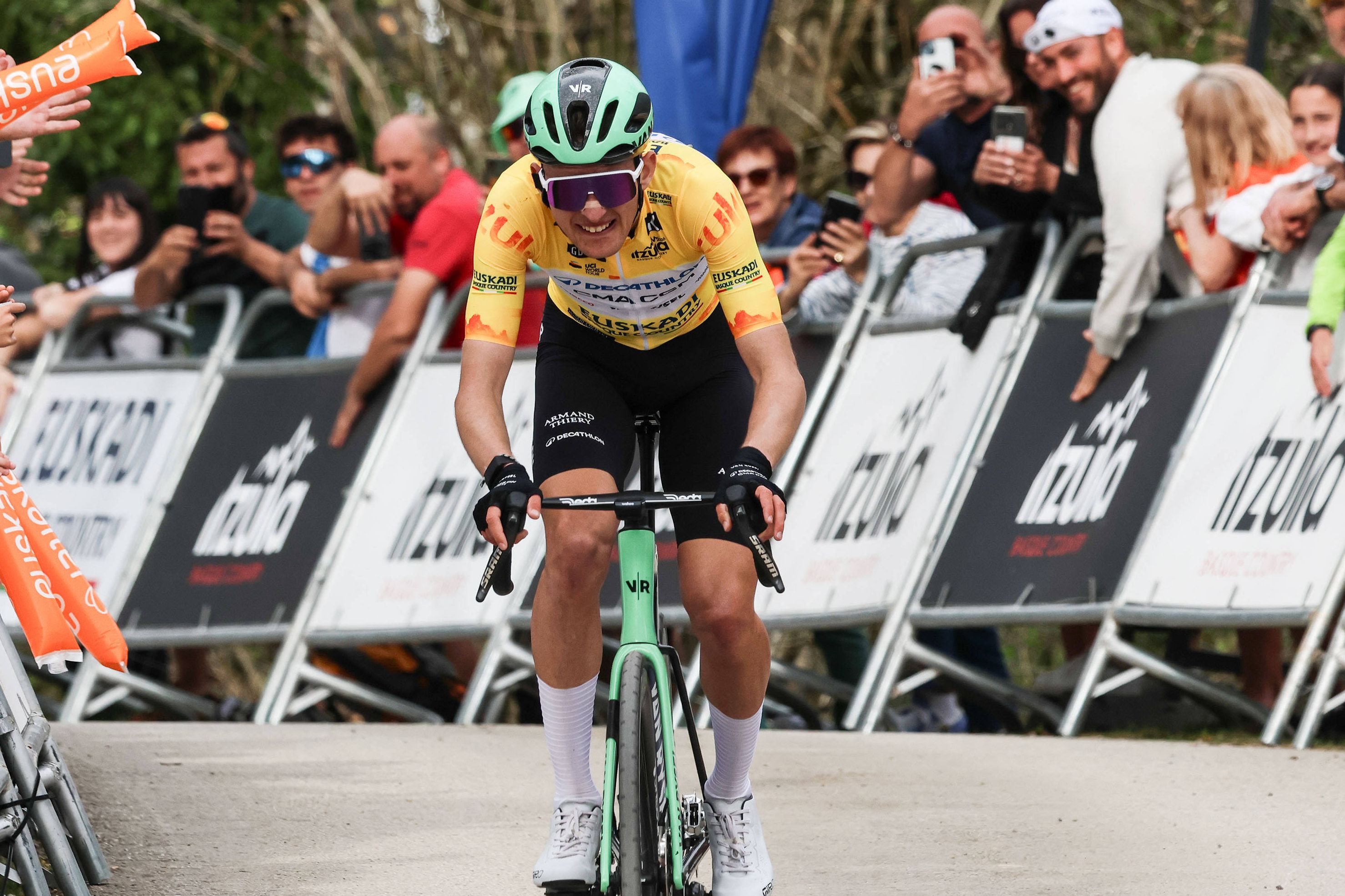Paul Seixas venceu pela terceira vez na Volta ao País Basco. IMAGO