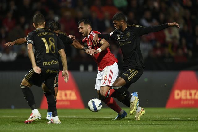 Pavlidis em ação no jogo com o Casa Pia, em Rio Maior — Foto: Sérgio Miguel Santos