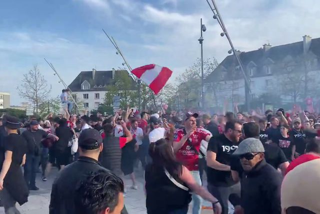 Ambiente incrível em Brest em dia que pode ser histórico