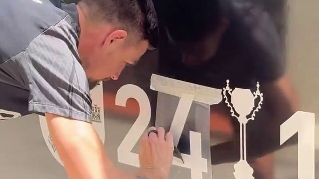 Autocarro do Sporting já está pintado com os 24 títulos de campeão