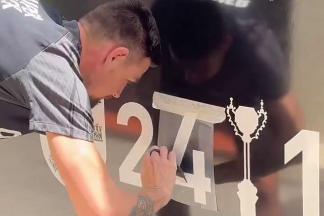 Autocarro do Sporting já está pintado com os 24 títulos de campeão