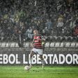 Jogadores do Flamengo 'apertados' por adeptos e ex-Benfica foi dos mais contestados