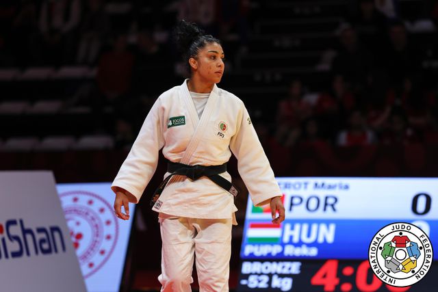 Maria Siderot fica a uma vitória do bronze em Kazan