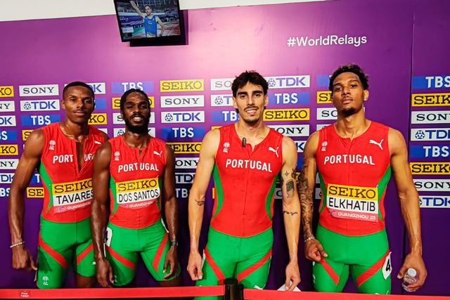 Quarteto bate recorde, está na final e vai ao Mundial