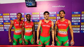 Quarteto bate recorde, está na final e vai ao Mundial