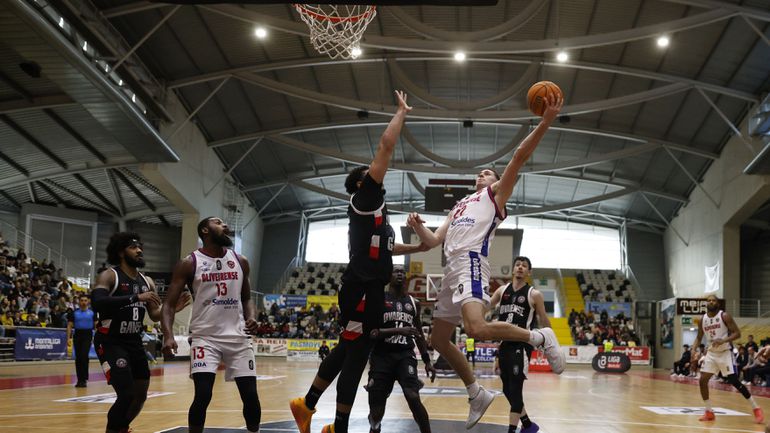 Oliveirense entra a ganhar no 'play-off'