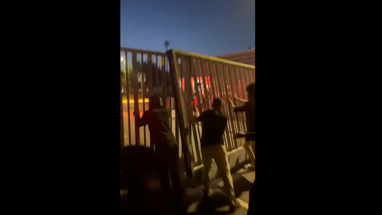 Tensão em Sevilha: adeptos tentam invadir centro de treinos (vídeos)