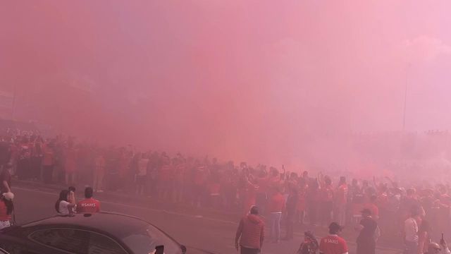 APOTEÓTICA! A chegada do autocarro do Benfica ao Estádio da Luz
