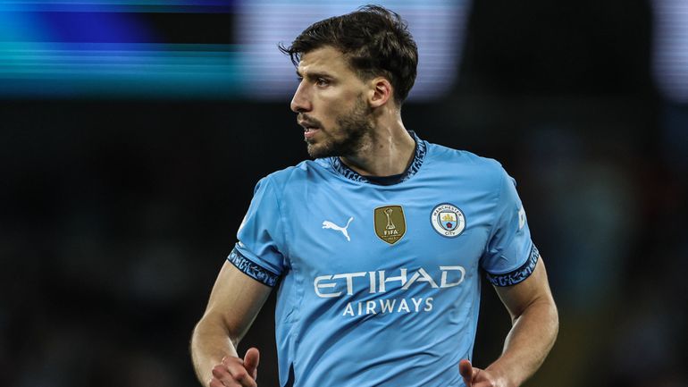 Rúben Dias leva resposta... do tratador da relva do Southampton: «Não sabes nada sobre ser jardineiro»