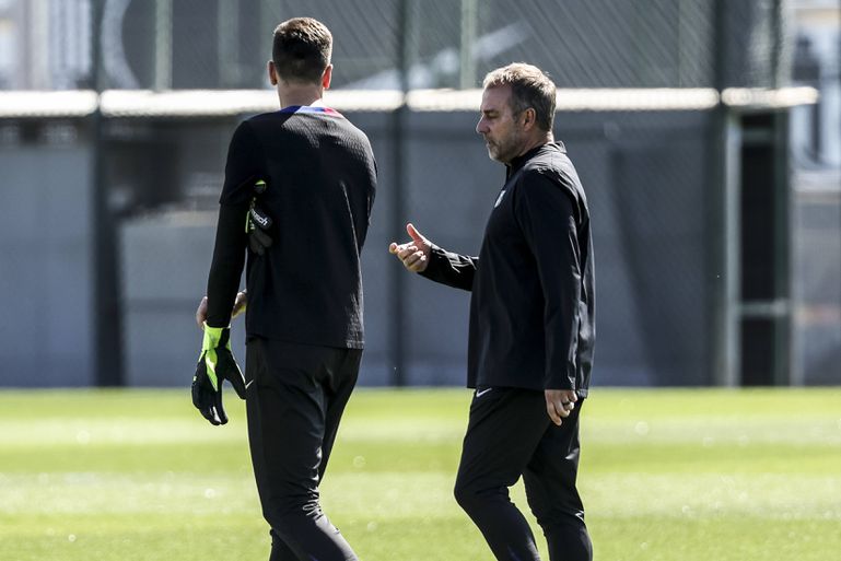 Flick confia em Szczesny para o clássico: «Por vezes fuma, mas...»