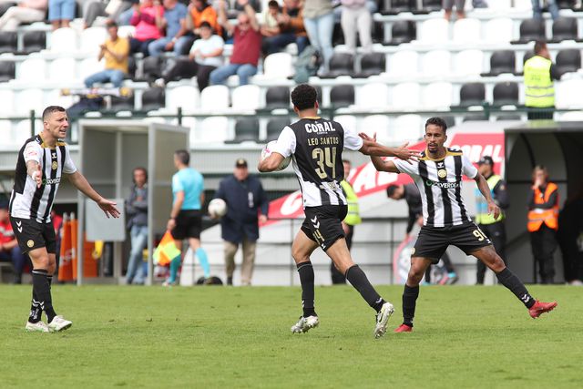Nacional consegue recuperação incrível em tarde de chuva de golos
