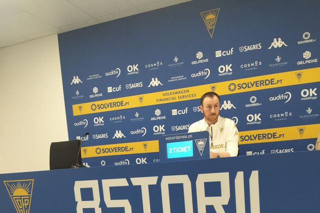 Ian Cathro: «Não sou burro, obviamente todos os clubes têm de fazer dinheiro. Mas...»