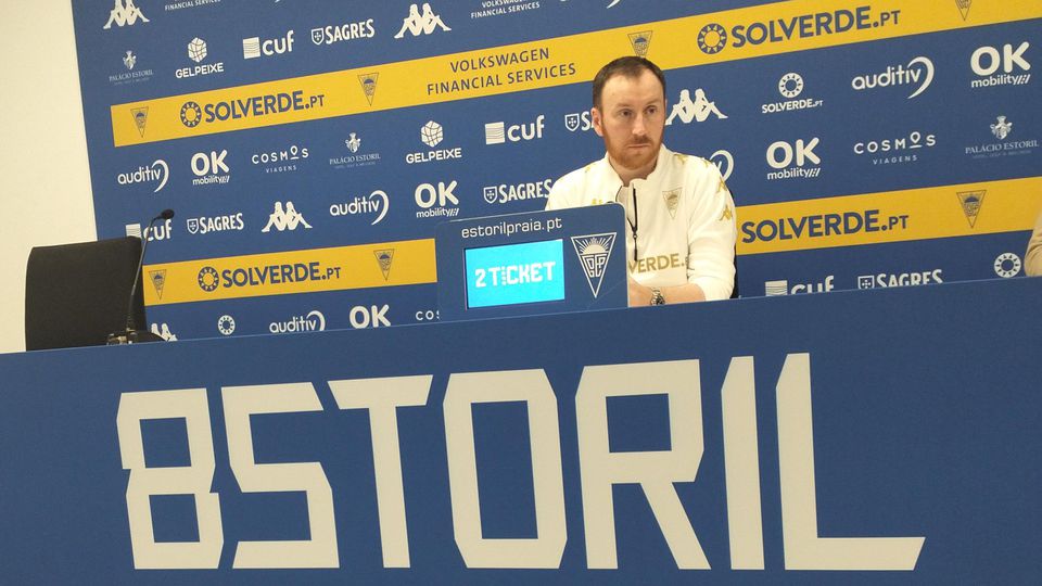 Ian Cathro: «Não sou burro, obviamente todos os clubes têm de fazer dinheiro. Mas...»