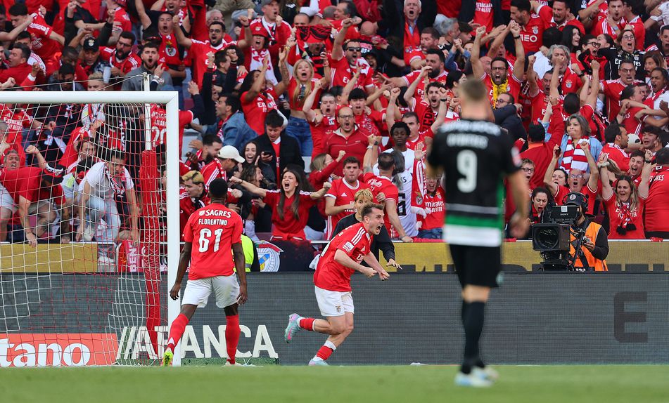 Akturkoglu festeja o empate do Benfica frente ao Sporting (foto: Grafislab)